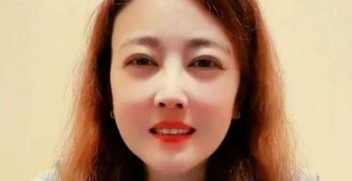 54岁的周海媚，影迷公认的周芷若，却为何不结婚？