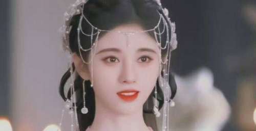《慕南枝》全员颜值被赞，鞠婧祎美艳，配角可爱，但剧名遭嫌弃