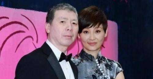 冯小刚和前央视主持夜宿8小时，徐帆无奈，17年备胎陶虹如何自处