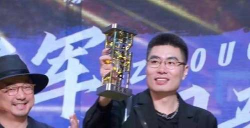 更好的节目王思聪亮相脱口秀大会决赛，他藏在观众席，被发现后瞪眼怒视镜头周奇墨