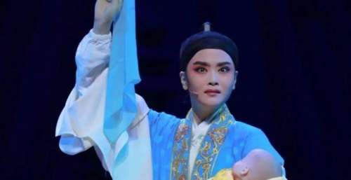 于水的深情她是《劈山救母》中的刘彦昌，是新生代中的实力派！女高音