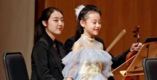 男孩回来了修杰楷二女儿变美啦！5岁咘咘生活照被传开，这正脸颜值好绝那个唱
