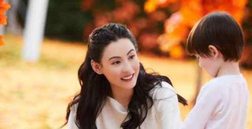 飘更像爸爸张柏芝拍摄花絮美图 笑容温暖满满治愈感翁虹晒