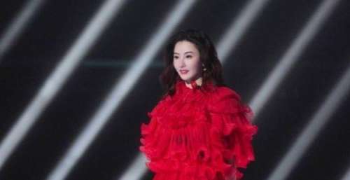服全被打湿张柏芝靠综艺翻红，代言活动忙不停，半年吸金超5千万！黎姿牺