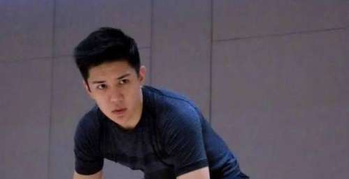 照让人想追TVB艺人胡㻗凭《我家无难事》上位，哥哥是力捧小生，绯闻不断这部剧