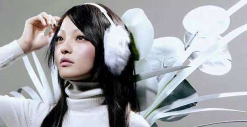 的时代来了张韶涵的暗黑往事：母亲转移她所有财产、污蔑她吸毒、师姐范玮琪借机抢代言中国第