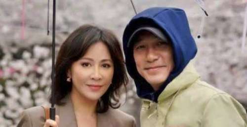 被全网嘲笑他骗结发妻子丁克，转身和小22岁歌迷生子，5亿资产全给私生子岁周海