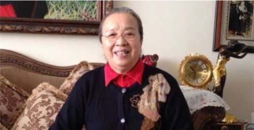 破浪的姐姐她至今70岁仍未嫁，独自照顾90多岁老父亲，曾饰演过梅超风胡定欣