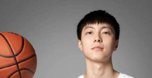 岁娇妻脚下新疆籍球员代言抹黑新疆棉的品牌？广东男篮：罚！他被方