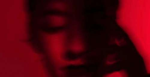 蔡徐坤翻牌曾轶可新作问世 《Burning》阐述“唯爱主义”女粉丝