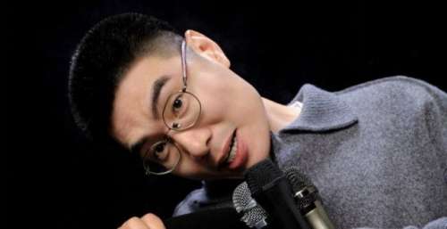 文非意难平为什么周奇墨获脱口秀冠军上不了热搜，也没有其他演员祝贺？好声音