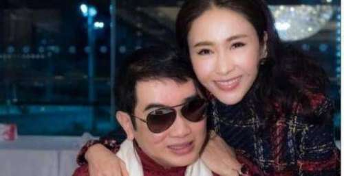 在一起算了黎姿带三个女儿做慈善！全身不穿名牌，手上拎满礼物不嫌重陈伟霆