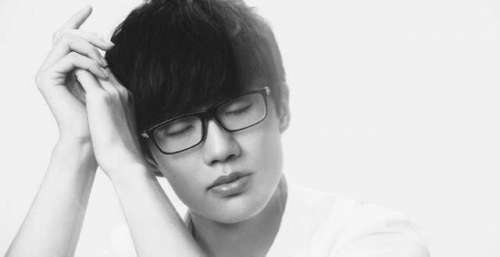 血吓到观众国内唯一不混娱乐圈的男歌手，从不宣传演唱会，却场场一票难求！张杰演