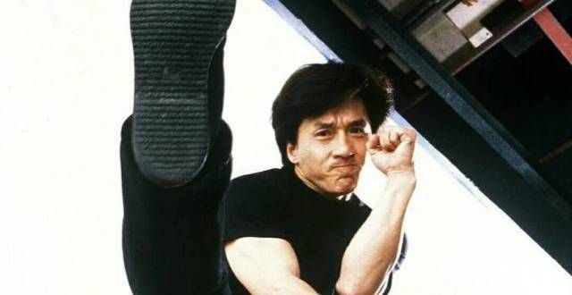吴京4部电影票房200亿，成龙花了几十年才做到，大佬们同框真敢说