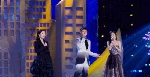 李克勤成中国好声音冠军导师，谢霆锋谭咏麟开心祝贺，方式特别