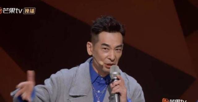 《披荆斩棘》团战表演，热狗不按套路出牌，生吃小红牌，成功出圈
