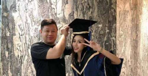 深大学子伍珂玥中国好声音舞台夺冠！深晚记者独家专访其任课教师