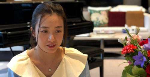 甘比陷公司困局竭力自救？刘銮雄捐千万支持刘鸣炜事业，结局难料