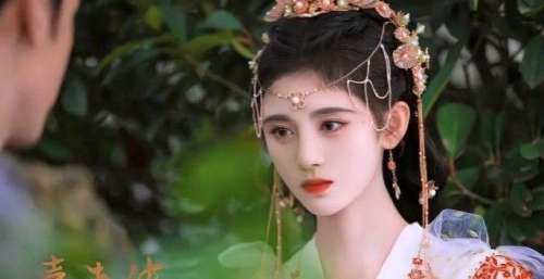 《嘉南传》开播！剧情俗套转场生硬，鞠婧祎妆容半永久头饰还很累赘