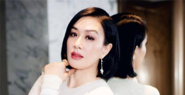 钟丽缇大女儿入选华裔选美8强，混血五官尽显高级，气质惊艳