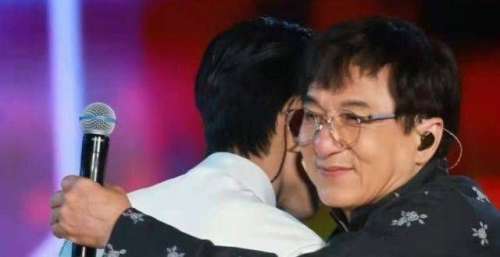 “肖战为啥能和成龙合唱？”2点原因说明一切