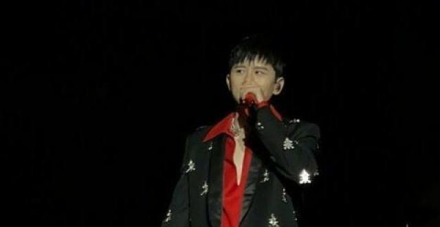 张杰演唱会发生意外受伤