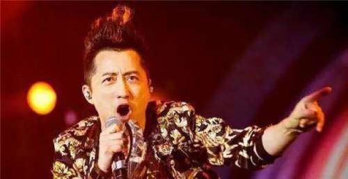 60岁知名男星突发意外送院！骑车摔伤致多处出血，经理人出面回应