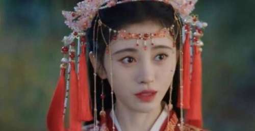 鞠婧祎新剧造型再惹争议，半永久妆容又登场，服装发饰也遭嘲