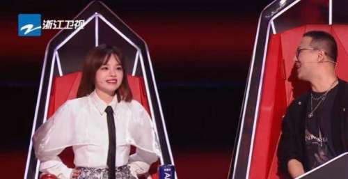 中国好声音：未能说服汪峰，单独转身的黄霄云，最终证明她是对的
