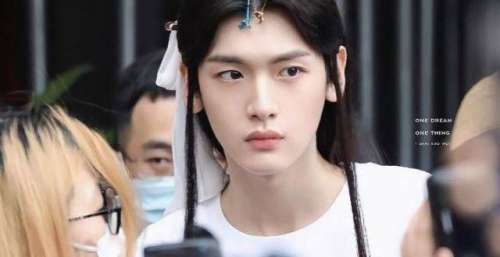 《吉星高照》新导演再次跑路？刚进组就被遣返，圈内正等着看笑话