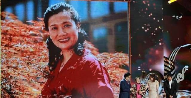 28岁爆红，30岁和老师闪婚，守丈夫骨灰13年，朱逢博的故事太感人