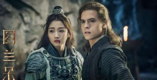 上映21天，《长津湖》票房突破50亿！果然能打败吴京的只有吴京