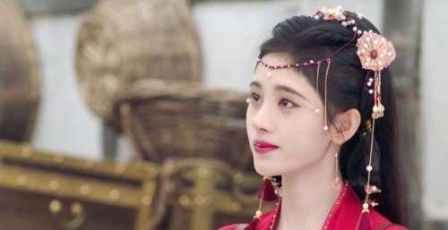 《嘉南传》正式开播，鞠婧祎造型各样，美若天仙