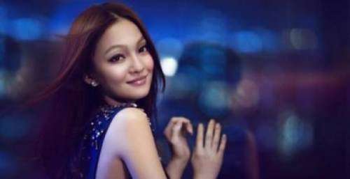 父母的勒索，闺蜜的背叛，张韶涵经历的苦难远比你想象的更多