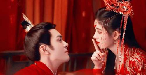 鞠婧祎曾舜晞婚服造型，二人好有夫妻​感​，服装却被批网红风