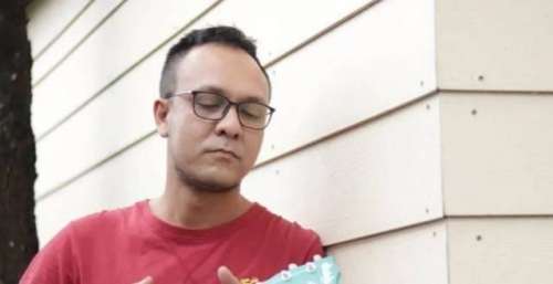 缅甸著名歌手打破世界纪录后，父母竟登报和他断绝关系！咋回事？