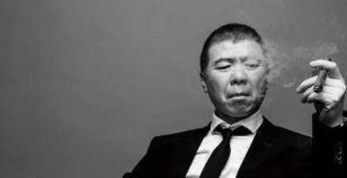 她拥有娱乐圈罕见的姓氏，中国约有5000个左右，如今被冯小刚力捧