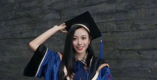 伍珂玥衣锦还“深”受热烈欢迎，好声音与大学一起毕业，圆满！
