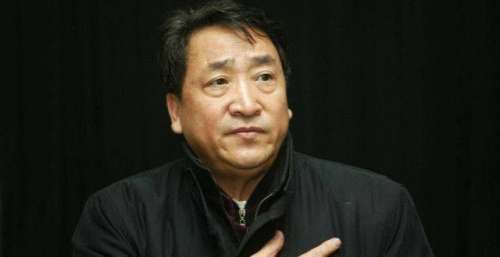 公式相声创始人李宏烨直播被众人围骂 曾受姜昆认可 根本不服郭德纲