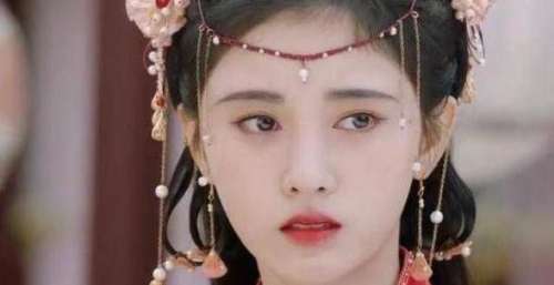 鞠婧祎主演“大女主”被群嘲，曾舜晞古装受好评，剧情老套无看点
