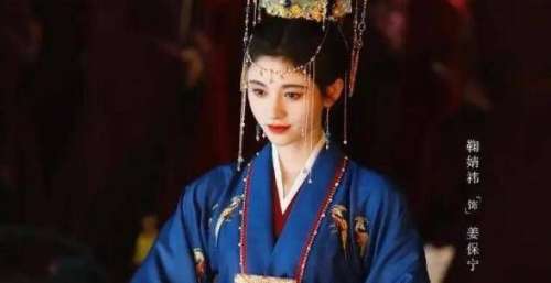 总是拿妆容和造型说事！鞠婧祎该怎么改变，网友和观众才能满意