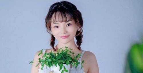 南京富二代买下豪华别墅只为追求玉女歌手曾雅欣