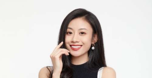 “大湾区姑娘”伍珂玥好声音夺冠：希望粤语歌能再有一番天地