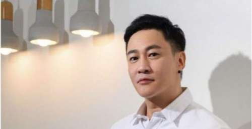46岁何润东近照发福，与老婆相恋13年无子，自曝愿意尝试人工受孕