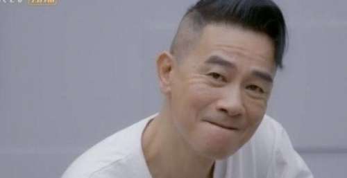 獒犬淘汰落泪舍不得离开，胡海泉在憋笑，黄征体面离开意难平