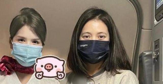 张智霖夫妇被偶遇,袁咏仪素颜眼袋明显皮肤好,手上6位数表抢眼