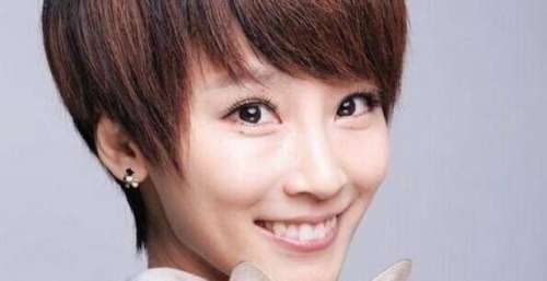 《长津湖》票房破51亿！看到吴京背后的女人，网友表示不简单！