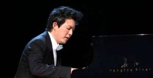 李云迪如今的下场有多惨！画像从学校摘除，面临近亿元的天价赔偿