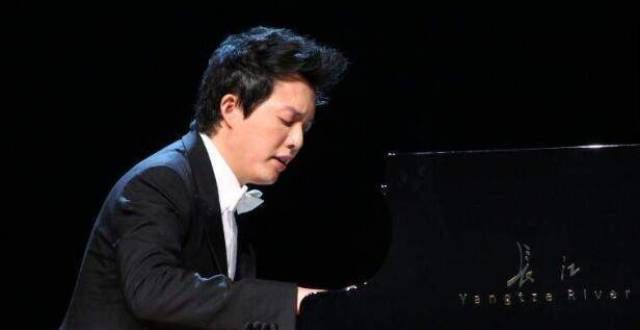 李云迪如今的下场有多惨！画像从学校摘除，面临近亿元的天价赔偿