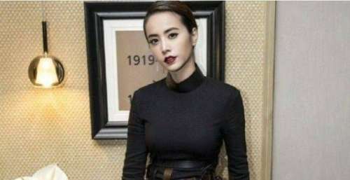 蔡依林被提及立场问题？面神色闭口不谈，工作人员帮忙解围